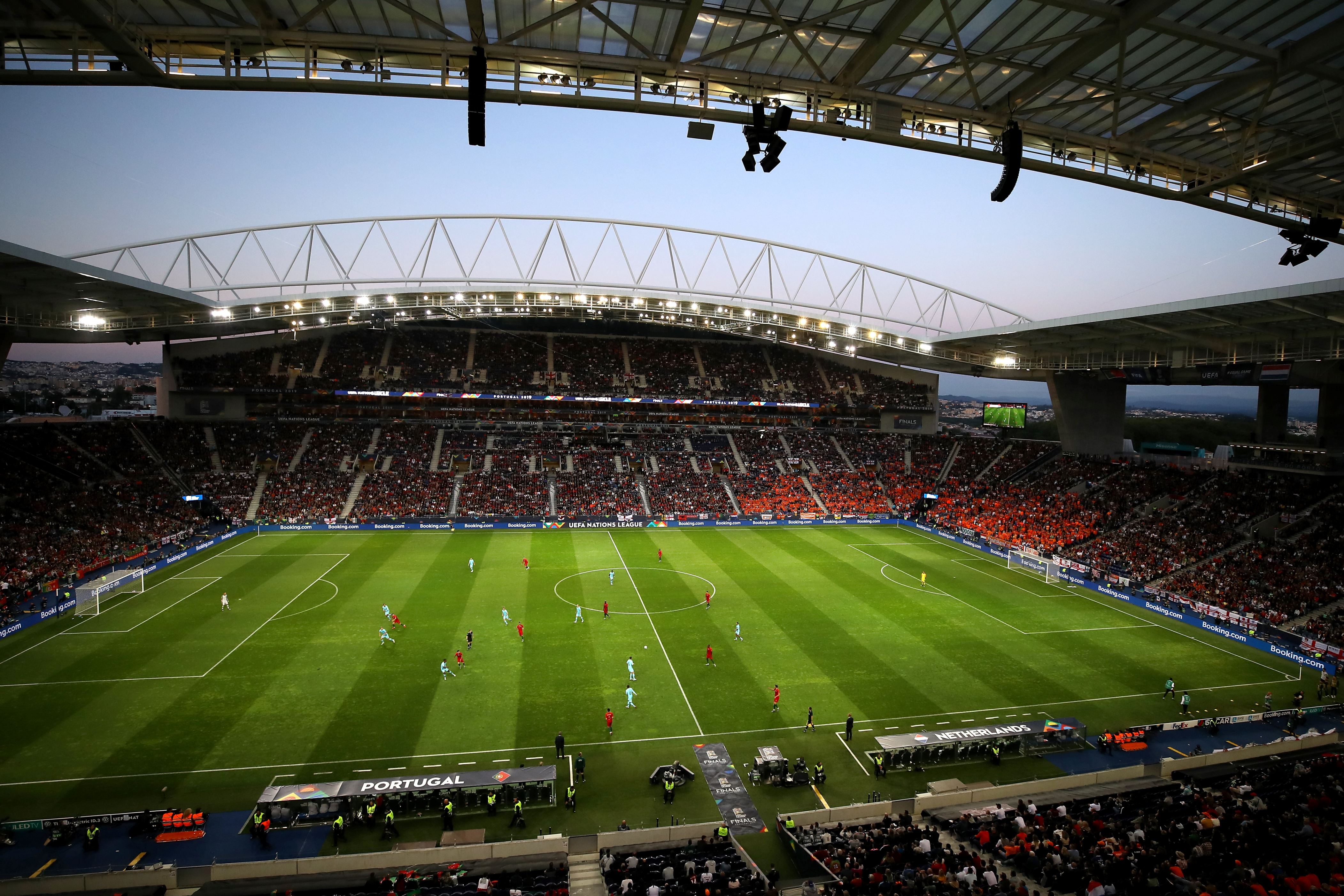 一个人满为患的体育场:Estadio do DragaoPA Wire